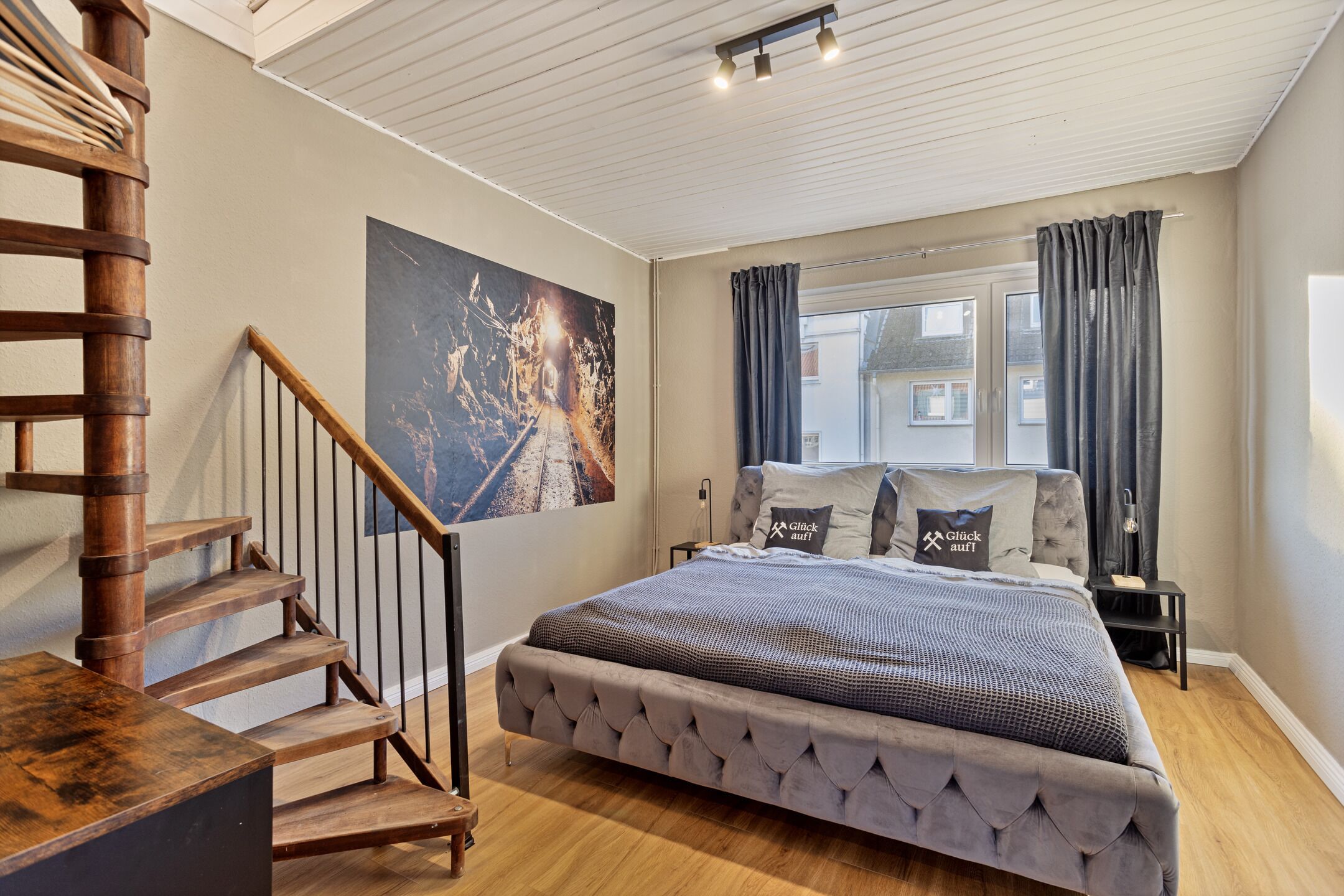 3 Schlafzimmer, Schreibtisch, Bügeleisen/Bügelbrett, Reisekinderbett