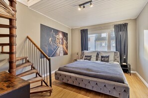 3 bedrooms, desk, iron/ironing board, travel cot - Apartment for 7 people 5 minutes to the Essen trade fair / main station (Essen)