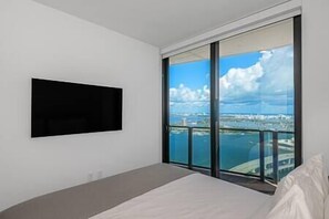 2 habitaciones, escritorio, wifi gratis y ropa de cama