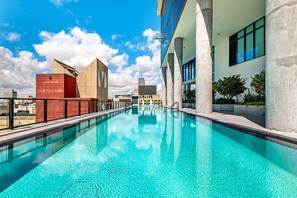 Piscine couverte, piscine extérieure