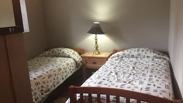 2 bedrooms, travel crib, free WiFi, bed sheets