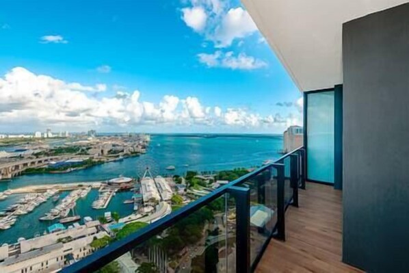 Property grounds - Luxury 1 BD Condo in Biscayne Boulevard #3010 (Miami)