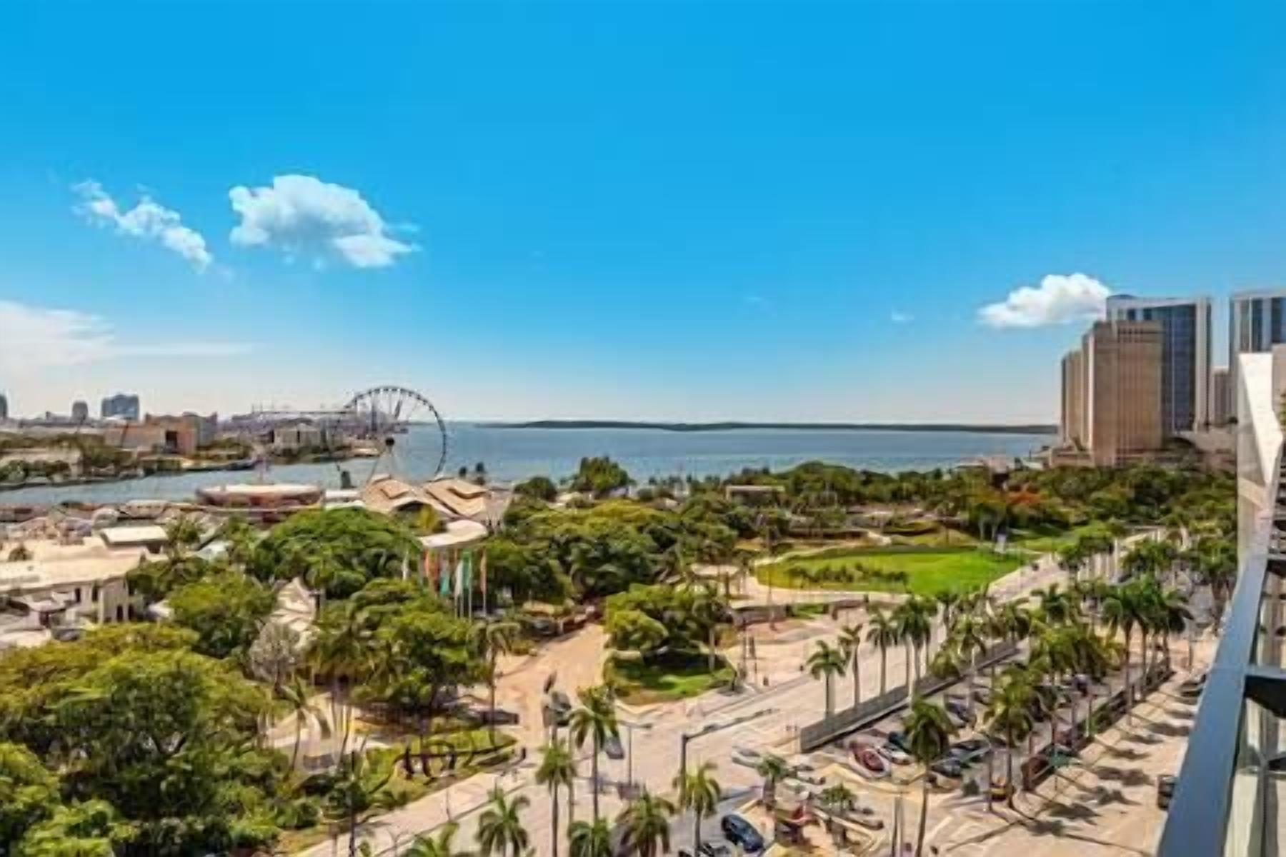 Stuning 1 BD Condo in Downtown #2515