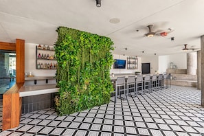 Bar (on property) - Stuning 1 BD Condo in Downtown #2515 (Miami)