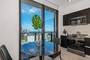 Interior - Spacious & Stylish Studio in Dowtonw #1406 (Miami)