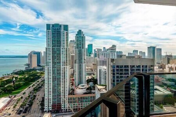 Property grounds - Lux 1 BD Condo in Biscayne Boulevard #2915 (Miami)