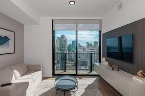 Smart TV - Lux 2 DB with Biscayne Bay View #3717 (Miami)