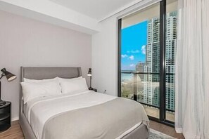 2 bedrooms, free WiFi, bed sheets - Lux 2 Bd Condo in Biscayne Boulevard #2017 (Miami)