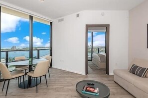 Smart TV - Lux 3 BD Condo in Biscayne Blvd #1409 (Miami)