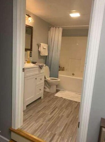Cozy Downstairs Apartment w/ Private Entrance