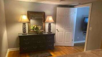 1 bedroom, in-room safe, desk, iron/ironing board