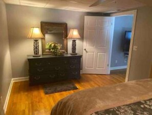 1 bedroom, in-room safe, desk, iron/ironing board