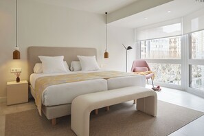 3 bedrooms, iron/ironing board, bed sheets