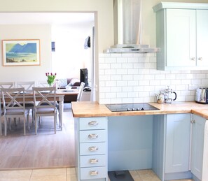 Apartment | Eigene Küche | Wasserkocher, Toaster, Kochgeschirr/Geschirr/Besteck