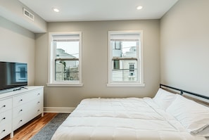 3 Schlafzimmer, Schreibtisch, Bügeleisen/Bügelbrett, Reisekinderbett