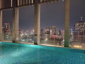حمام سباحة