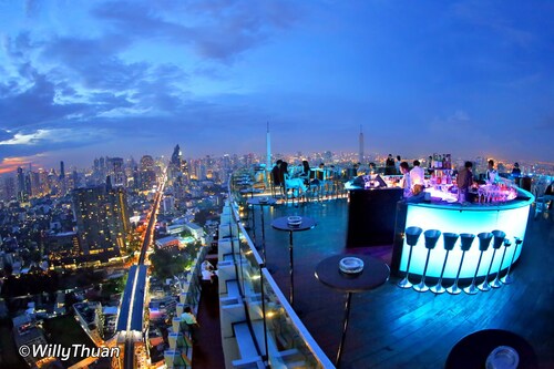 Spacious Luxury Condo: Rooftop pool, Gym &  Garden @ BTS Phrom Phong
