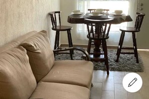 Dining - Casita a 10 min del Aeropuerto , Ideal si vas a Viajar !! (San Pedro Tlaquepaque)