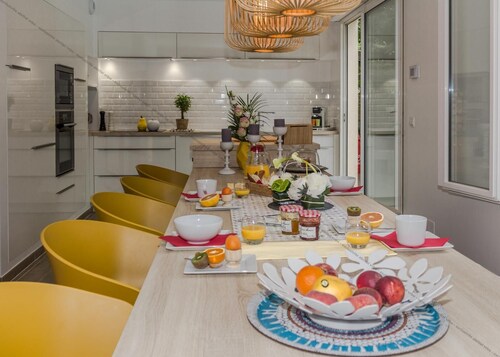 Grande Villa au Calme Coeur des Mathes