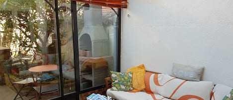 Smart-TV, BĂŒcher, Arbeitsbereiche