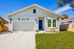 Exterior - Casino House in Tampa Close to Hard Rock Casino Downtown & Ybor City! (Tampa)