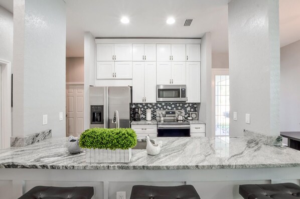 Fridge, microwave, stovetop, dishwasher - Casino House in Tampa Close to Hard Rock Casino Downtown & Ybor City! (Tampa)