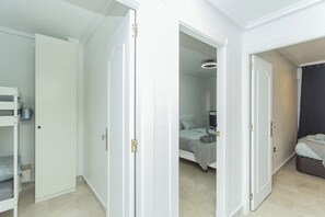 3 chambres, fer et planche Ă repasser, Wi-Fi gratuit, draps fournis