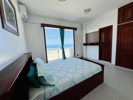 Blackout drapes, free WiFi, bed sheets