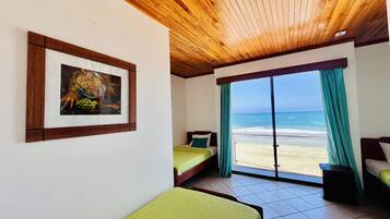 Blackout drapes, free WiFi, bed sheets