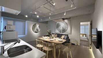 Deluxe Apartment, 2 Bedrooms (502) | 1 bedroom, iron/ironing board, free WiFi, bed sheets