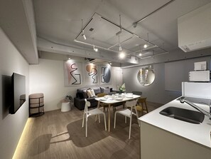Appartement familial, 1 chambre (501) | Fer et planche à repasser, accès au Wi-Fi (inclus), literie fournie