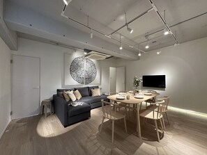 Deluxe Apartment, 2 Bedrooms (502) | Iron/ironing board, free WiFi, bed sheets - Art BLDG (Hiroshima)