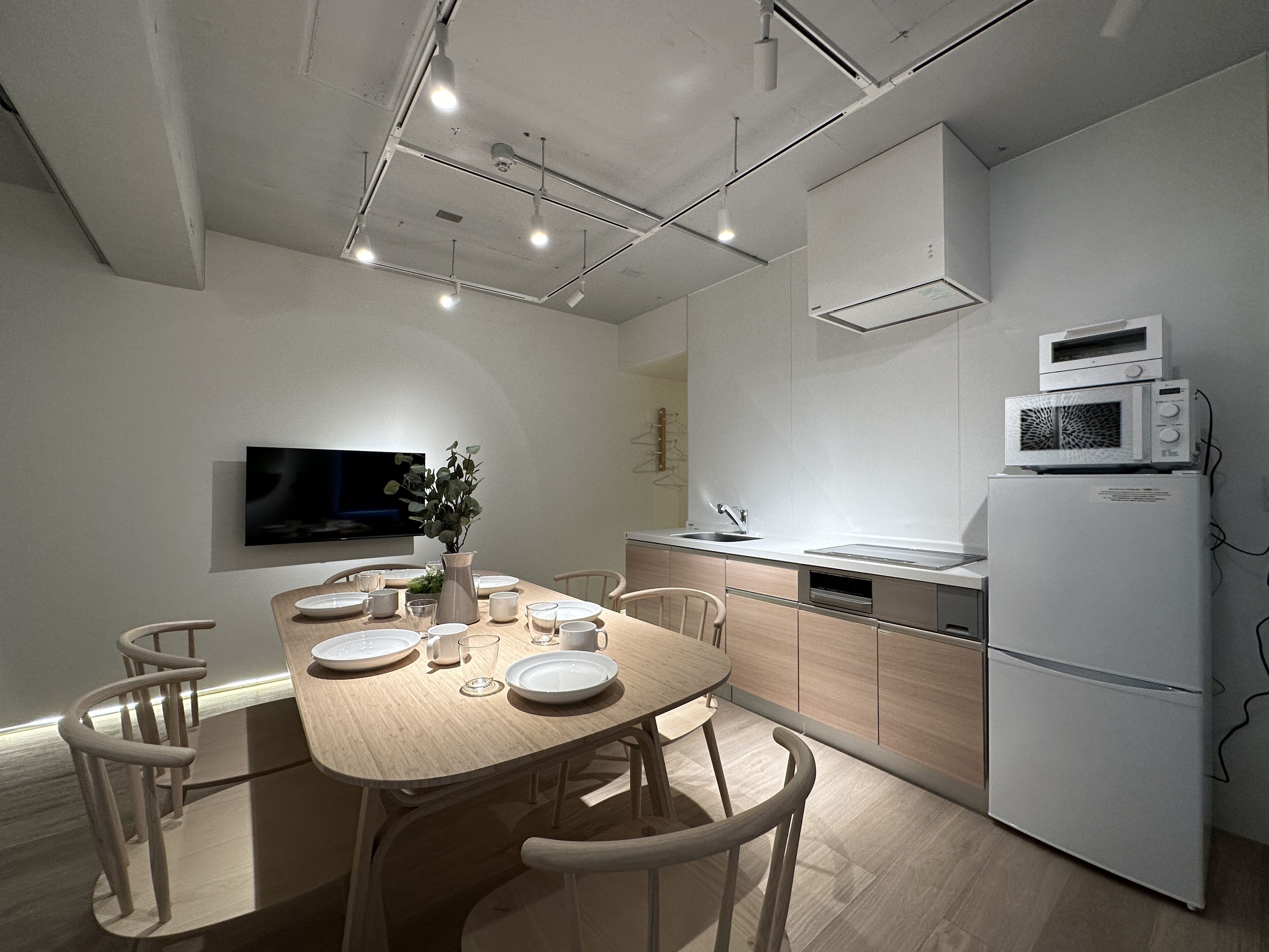 Deluxe Apartment, 2 Bedrooms (502) | Private kitchenette | Fridge, microwave, stovetop, toaster