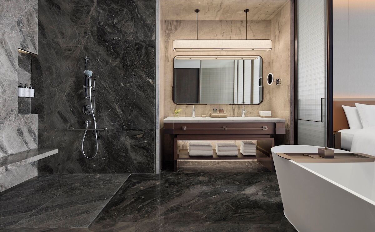 KING ACCESSIBLE ROOM | Bathroom