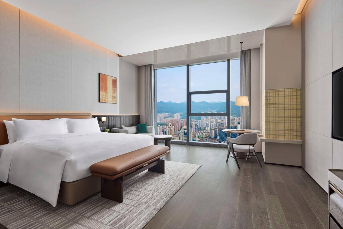 Premium bedding, down comforters, minibar, in-room safe