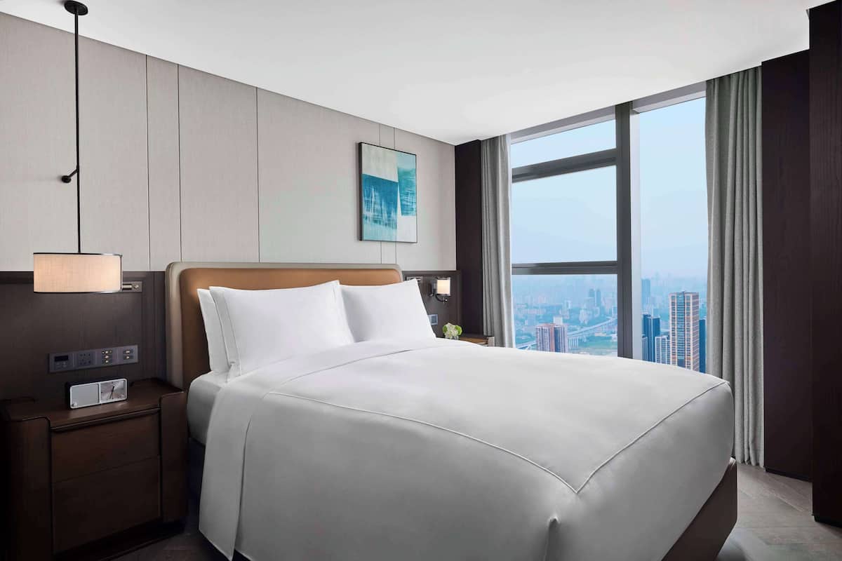 Ropa de cama de alta calidad, cubrecamas y minibar