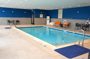 Una piscina cubierta