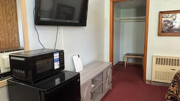 Habitació, 1 llit de matrimoni gran, no fumadors | 1 dormitori, roba de llit d'alta qualitat, minibar i escriptori