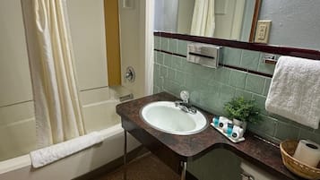 Gratis toalettartiklar, hårtork och handdukar