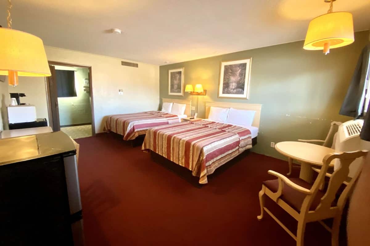 Habitación, 2 camas de matrimonio, no fumadores | 1 dormitorio, ropa de cama de alta calidad, minibar y escritorio