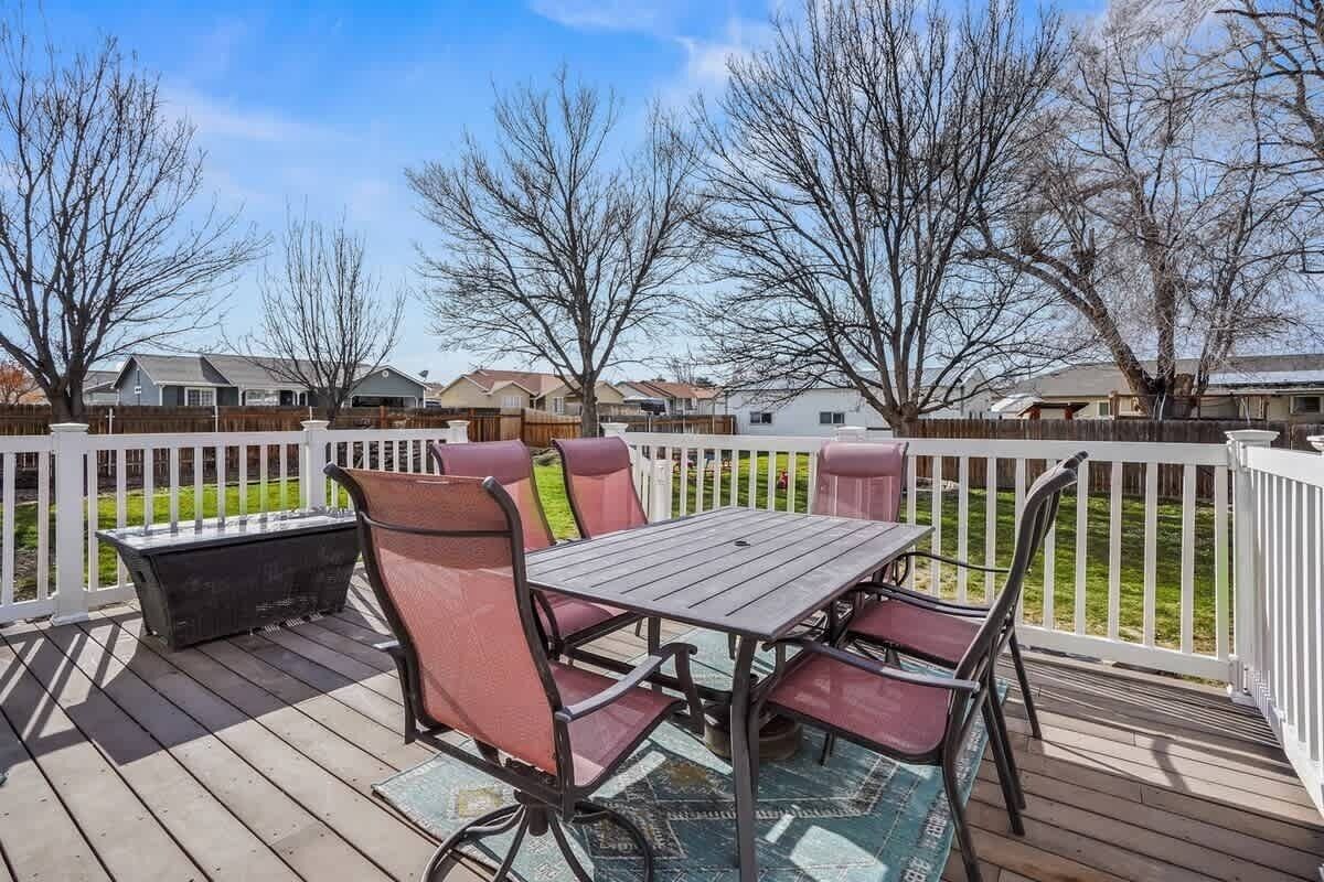 屋外ダイニングエリア