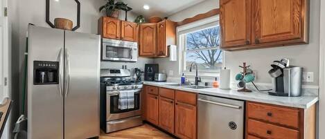 Frigorífic, microones, forn i placa de cuina