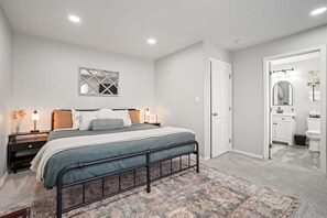 3 bedrooms, desk, iron/ironing board, travel cot