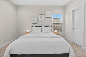 3 slaapkamers, een bureau, een strijkplank/strijkijzer, gratis wifi