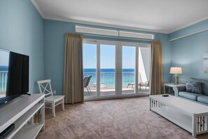 Condo, 1 cama King size y sofá cama (Laketown Wharf 2017) | Área de sala de estar | Televisión 