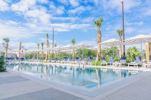 2 piscines extérieures, tentes de plage, parasols de plage
