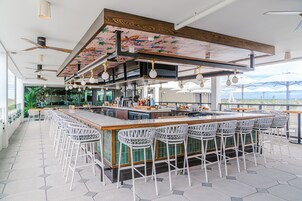 2 bars/lounges, 2 poolside bars