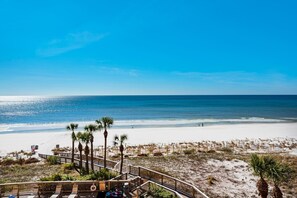Condo, varias camas (Hidden Dunes 403) | Playa | En la playa 