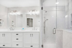 Condo, Multiple Beds (Hidden Dunes 304) | Bathroom | Free toiletries, towels, soap, toilet paper - Hidden Dunes 304 (Panama City Beach)