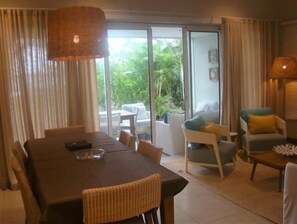 Interior - Beachfront, stylish, calm apartment by Althea (Grand-Bays)